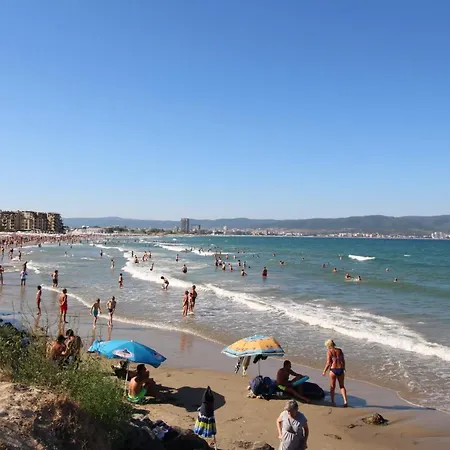 Vechna R 18 Sunny Lägenhet Slăntjev Brjag